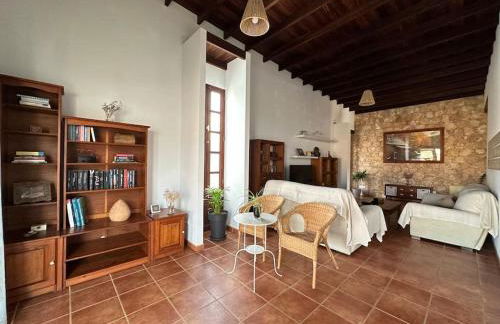 Private villa with pool in the mountains - Photo 9