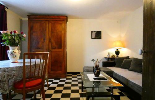 Escapade Paisible: Gîte pour 8 à Saint-Hilaire-sur-Yerre, Jardin Clos, Proche Chateaudun et Chartres - FR-1-581-131 - Foto 11