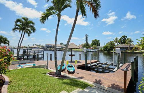 Cape Serenity- Premier Waterfront Villa with Kayaks and Bikes - Photo 4