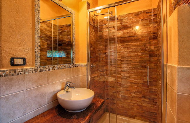 Farmhouse With Stables, Horses and the Ability to Make Horseback Riding - Foto 52