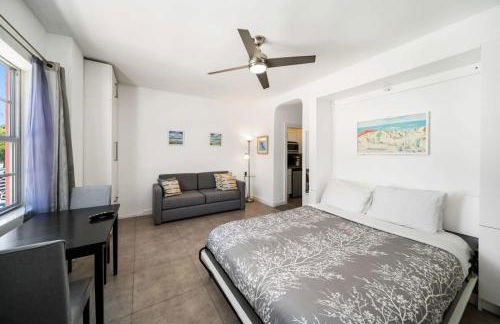 Beach Bae -Deco Studio Steps from the Ocean - Foto 2