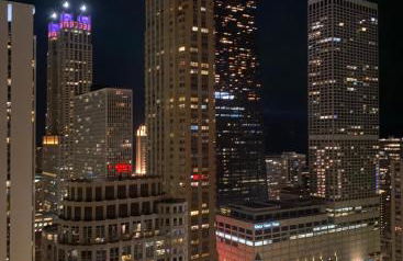 River North Magnificent Mile Condo, Lake and City Views, 43rd Floor Corner, Parking Included! - Foto 41