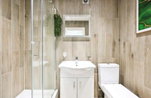 Spacious 1Bed Apt - Steps to Ealing Broadway & Shops - Foto 11