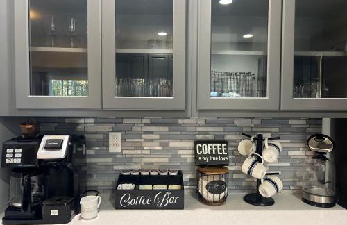 Luxury Villa with Hot Tub, Two Fire Pits, King Bed Suite, Game Room & Fenced Yard - Foto 22