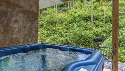 Bearly Hidden: Peaceful Creekside Escape with Hot Tub - Foto 3