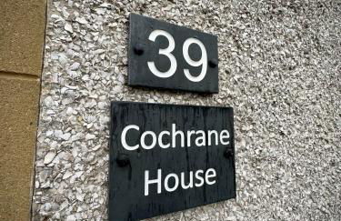 Cochrane House - Photo 4