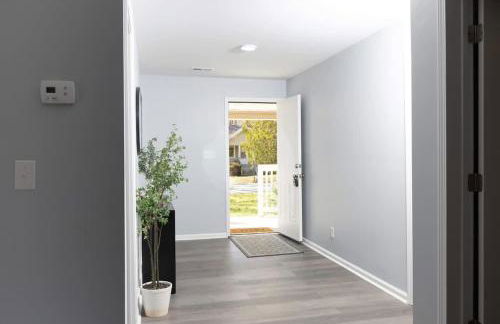 5 Min to Elon - In Unit Washer and Dryer - Fast Wi-Fi - Foto 36