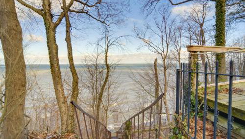 Walk to Lake Erie and Beach Access Home with Deck! - Foto 3