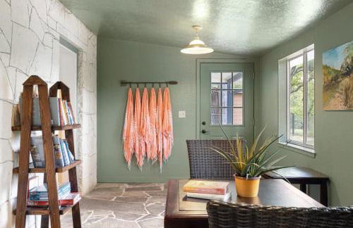 Creekside Haven with Pool and Firepit - Foto 33