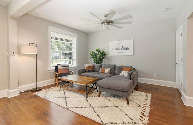 Cozy Family Home - Walk to MO Botanical Gardens - Photo 27