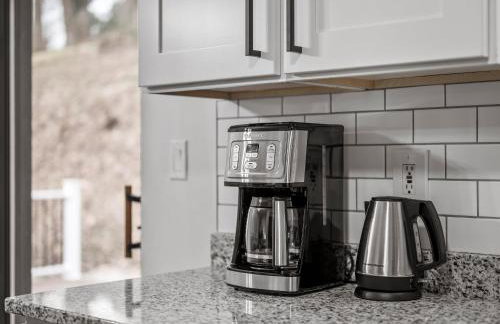 Stylish and Accessible Six Bedroom Home in Wexford/Pittsburg With Kids Amenities - Foto 14