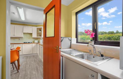 House - Sleeps 6 & Free parking - Foto 16