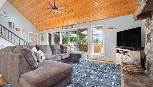 Relaxing Lakefront Retreat w/ Hot Tub & Dock - Foto 4