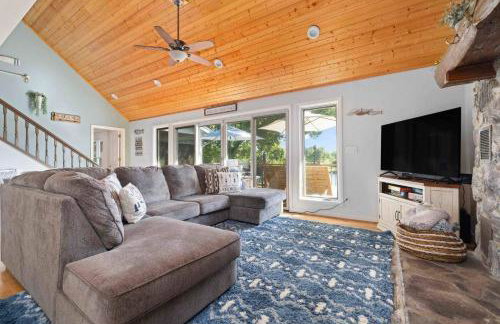 Relaxing Lakefront Retreat w/ Hot Tub & Dock - Foto 4