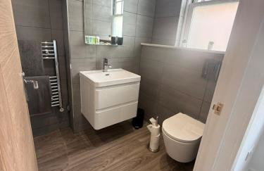 Stylish 3 bed spacious flat - Foto 15