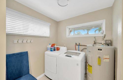 Home ON Key with pool, hot tub, putting green, arcade games, bike & mins to beach! - Foto 53