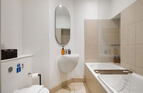 Relaxing and Spacious Kensington Apartment with Patio - Foto 27