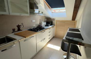 Loren House - Photo 3