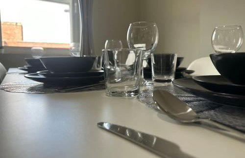 Spacious, bright 2 bed flat with 1 S/king bed. - Foto 4