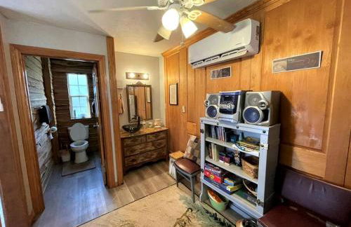 Two-Story Cabin Rental for Large Groups along Hamilton Creek in Marble Falls, Texas - Foto 18