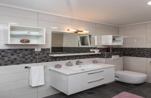 Holiday Home Monika - Two Bedroom Holiday Home with Terrace and Sea View - Photo 17