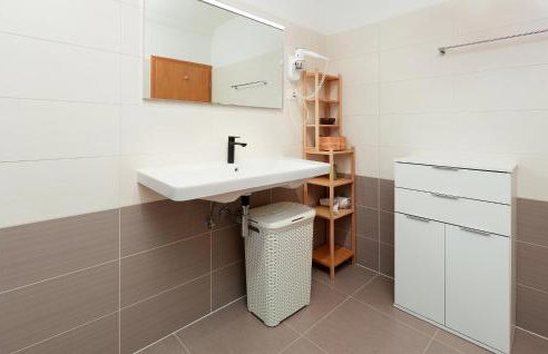 Stunning Home In Jurdani - Foto 37