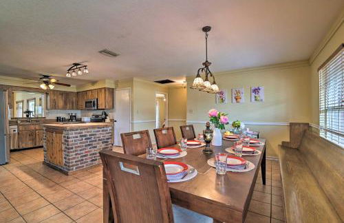 Grand Valrico Home with Deck, Fire Pit and Yard! - Foto 11