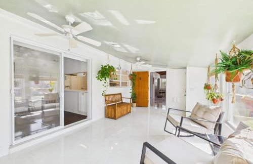 Pet-Friendly 3BR Coastal Retreat Walk to Beach - Foto 21