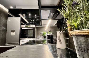 Luxury Black and White Interior Apartments & Rooftop Terrace - Foto 10