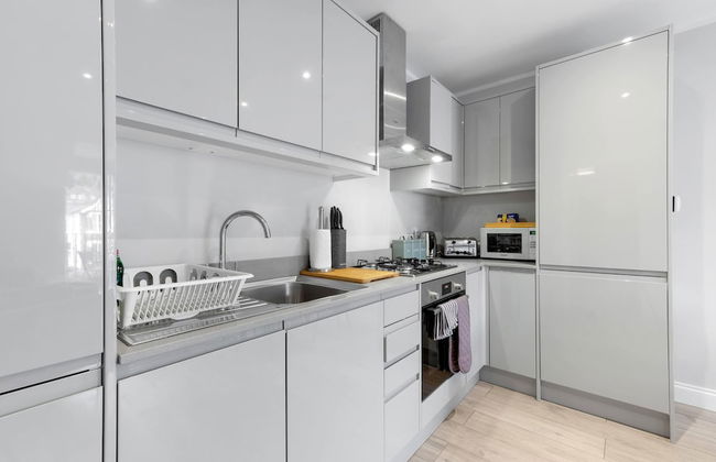 2 Bdrm Penthouse with parking Wycombe - Foto 65