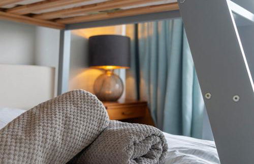 Seaside Rendezvous - Sleeps 7, Sea Views & Parking - Foto 32