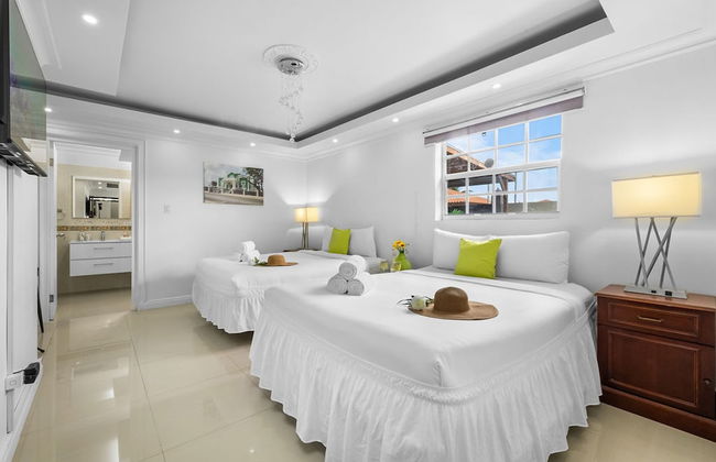 Urban 5BR Private Pool Getaway 10 Min- Bch - Foto 16