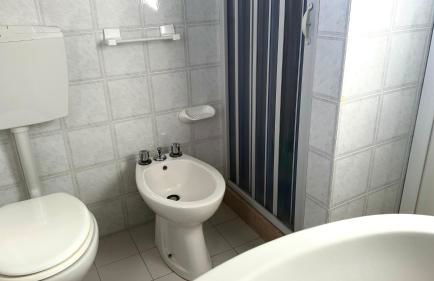 Fano, trilocale con terrazzino a 30mt dal mare - F006 - Foto 9