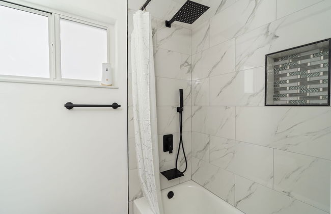 Dreamy 4BR Getaway w Private Pool Luxe Patio in Miramar - Foto 22