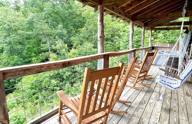 J Willy's Refuge 2 Bedroom Cabin by RedAwning - Photo 21