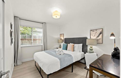 Recently Upgraded House with King Suite, quiet NBHD, Fast Wifi, and Yard - Foto 18