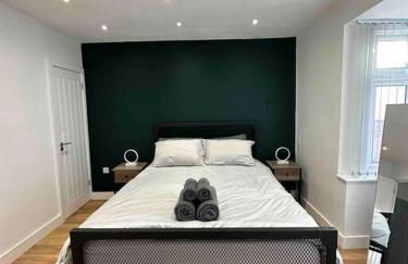 Dallas House - Easy links to LHR and London - Foto 11