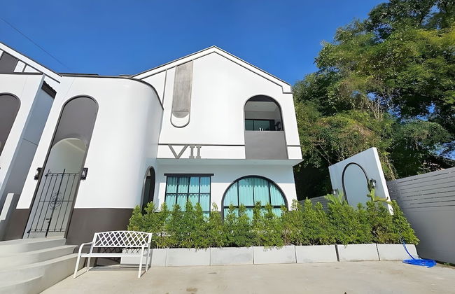 Villa in Pak Chong with swimming pool - Photo 1