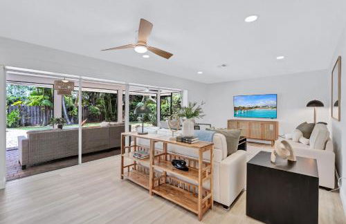 Serene Pool & Spa Home near Beaches & Downtown - Foto 23