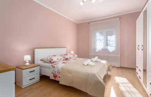 2 Bedroom Nice Apartment In Viskovo - Foto 12