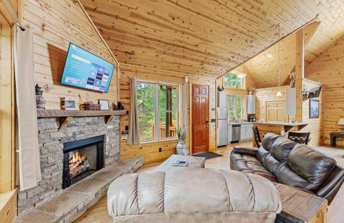 Cabin For Two Near Helen w Spa Amenities - Foto 8