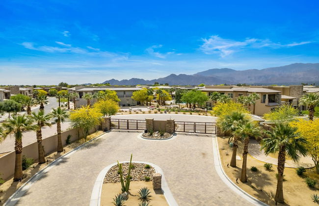 A Luxurious Oasis Experience in Desert Palm - Foto 9