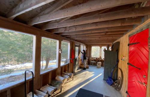 Charming Cabin Getaway with a Wood-Burning Stove in Chesterfield, Massachusetts - Foto 24