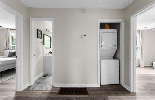 10 Min to Downtown-Modern in Magic City-Both Units - Foto 25