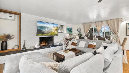 Entire Private Home with 4 Bedrooms 2 Bathrooms, Spacious, Lux King Bed, Ranch Style, Prime Area, Available Now - Foto 3