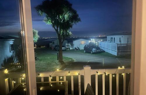 Beautiful caravan at Kent coast with wrap around decking and free WiFi sleeps 6 - Foto 9