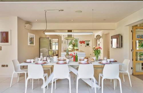 Cheltenham's Most Luxurious House - Beautiful Hot Tub & Indoor Pool - Photo 12