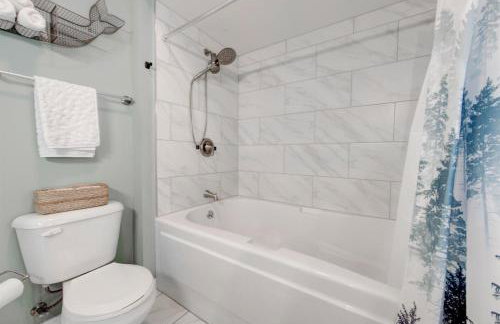 Lake Front-Maine Themed-Soaking Tub-Fire Pit-Kayak - Foto 7
