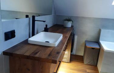 Uroczy apartament z dostępnym parkingiem i ogrodem - Foto 16