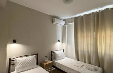 Astron Apartments - Photo 2